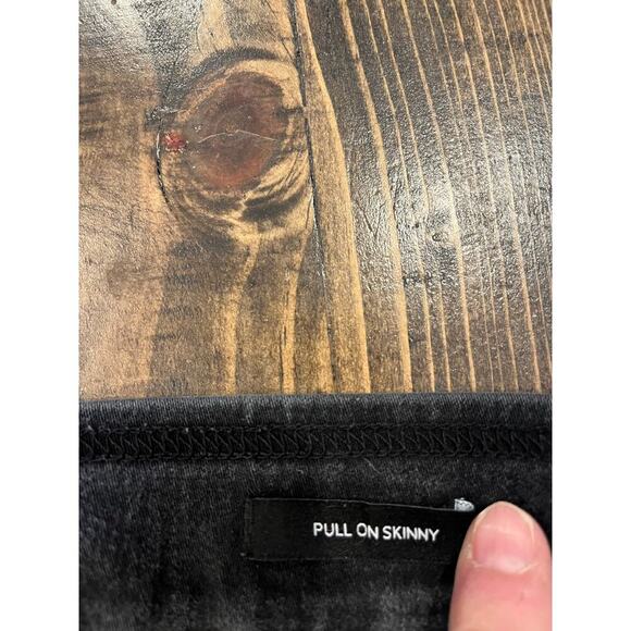 Nine West Black Pull On Skinny Jean Pants Women 12 Goth Grunge Stretchy Dark - Picture 3 of 12